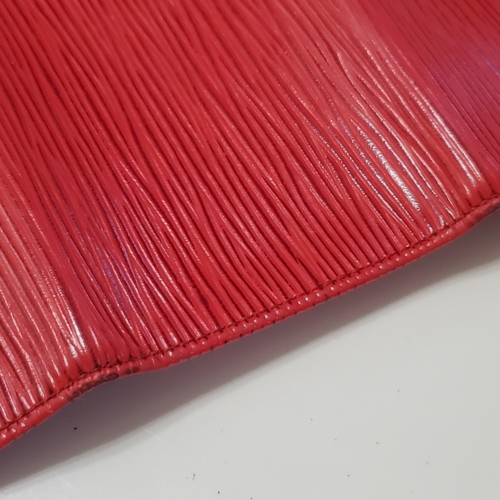 Louis Vuitton Epi Leather 6 Key Holder - Picture 4 of 12